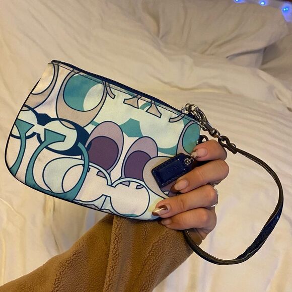 COACH Wristlet/ Mini bag - Picture 2 of 7